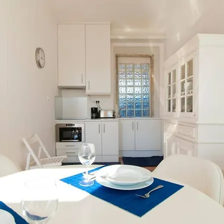 Apartment Charming, Sunny With Beautiful River View + Free Street Parking + Ac