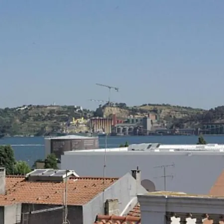 Charming, Sunny With Beautiful River View + Free Street Parking + Ac Lisbon