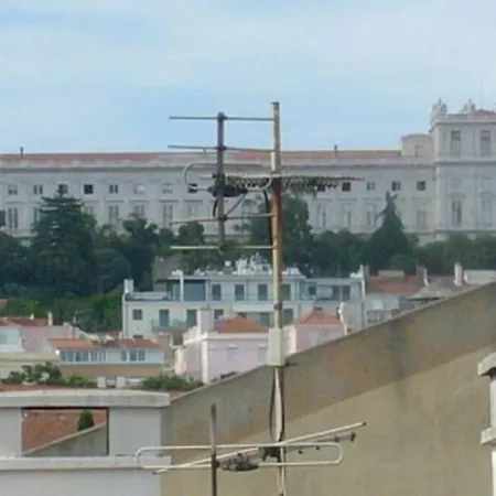Apartment Charming, Sunny With Beautiful River View + Free Street Parking + Ac