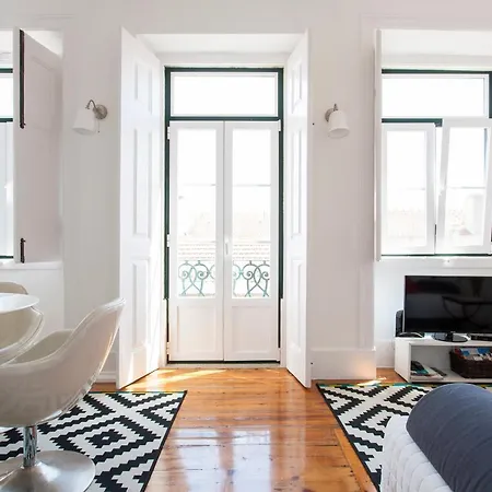 Charming, Sunny With Beautiful River View + Free Street Parking + Ac Lisbon