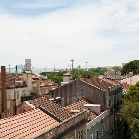 Apartment Charming, Sunny With Beautiful River View + Free Street Parking + Ac