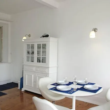 Apartment Charming, Sunny With Beautiful River View + Free Street Parking + Ac *