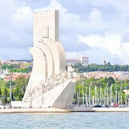 Apartment Charming, Sunny With Beautiful River View + Free Street Parking + Ac Lisbon