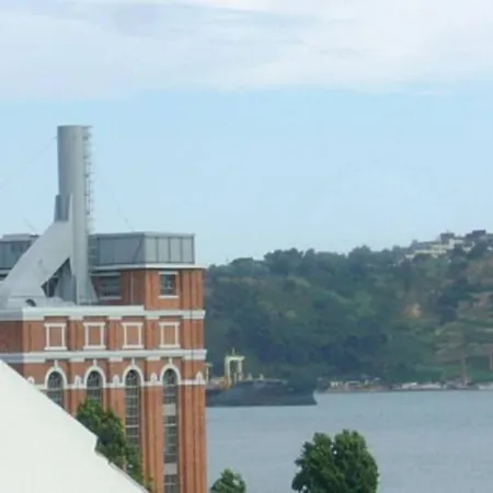 Charming, Sunny With Beautiful River View + Free Street Parking + Ac Lisbon