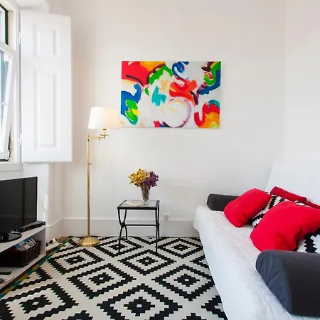 Charming, Sunny With Beautiful River View + Free Street Parking + Ac Apartment Lisbon