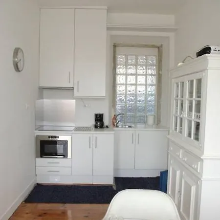 Apartment Charming, Sunny With Beautiful River View + Free Street Parking + Ac Lisbon