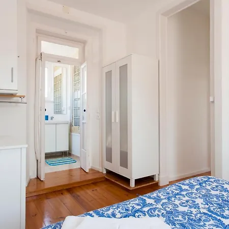 Apartment Charming, Sunny With Beautiful River View + Free Street Parking + Ac