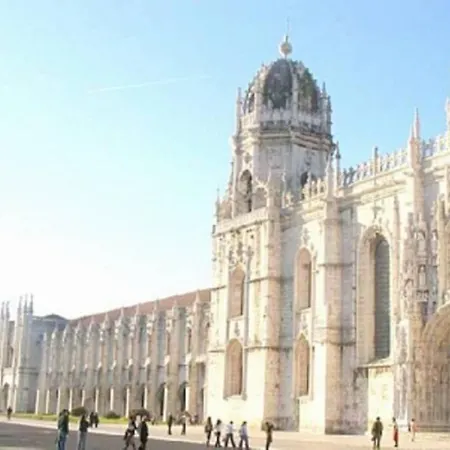 Apartment Charming, Sunny With Beautiful River View + Free Street Parking + Ac Lisbon