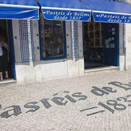 Apartment Charming, Sunny With Beautiful River View + Free Street Parking + Ac Lisbon