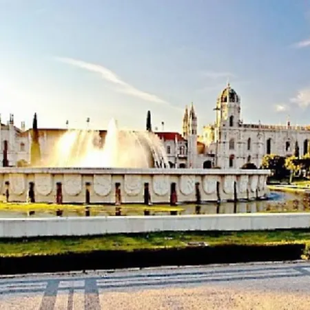 Apartment Charming, Sunny With Beautiful River View + Free Street Parking + Ac