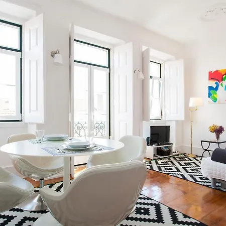 Apartment Charming, Sunny With Beautiful River View + Free Street Parking + Ac